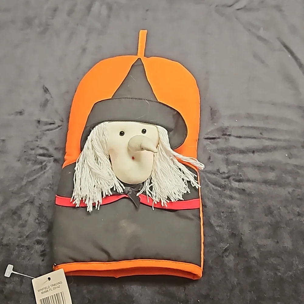 Halloween Witch Oven MIT- NEW